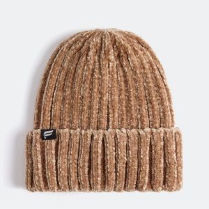 Fabletics new with tags original packaging, Velvet Yarn Beanie Teddy Color